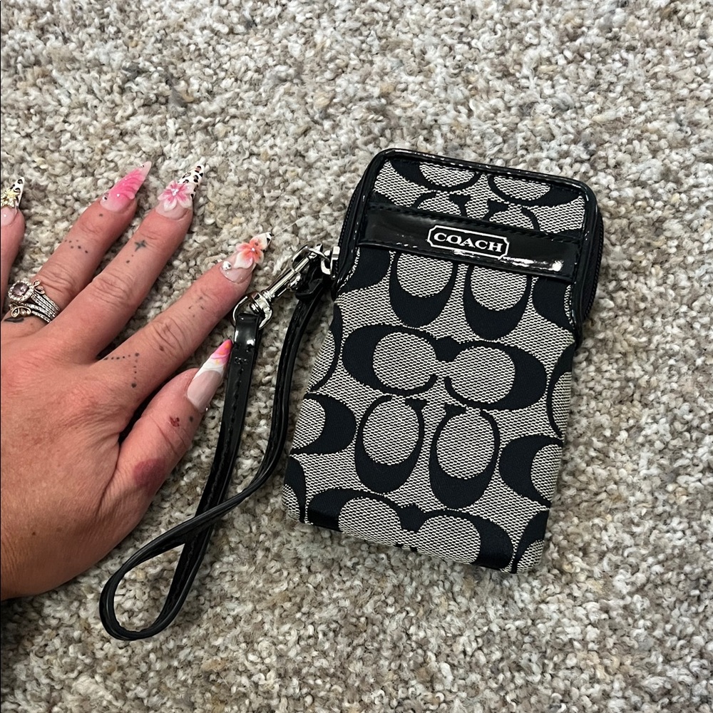 Coach Signature Black and Gray wrist wallet - Picture 4 of 4